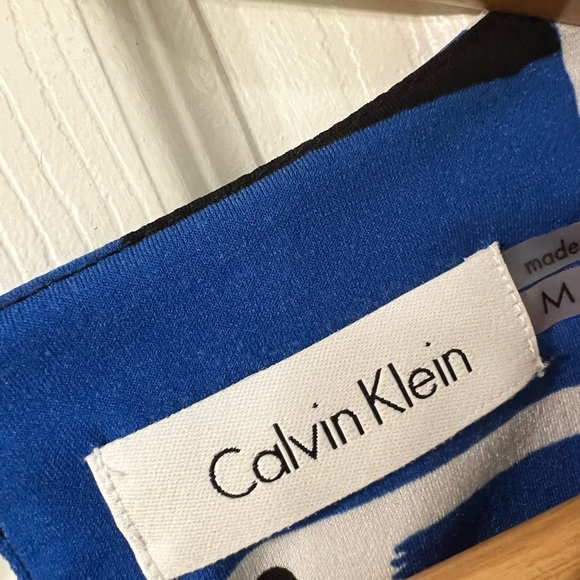 Calvin Klein Women’s Geometric Top - Picture 3 of 3